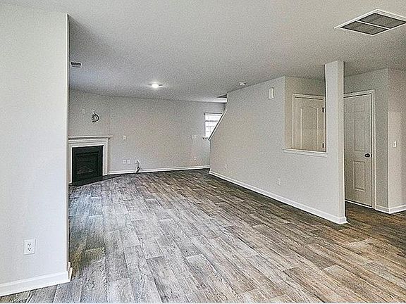 3rd image of 2025 Longshadow St