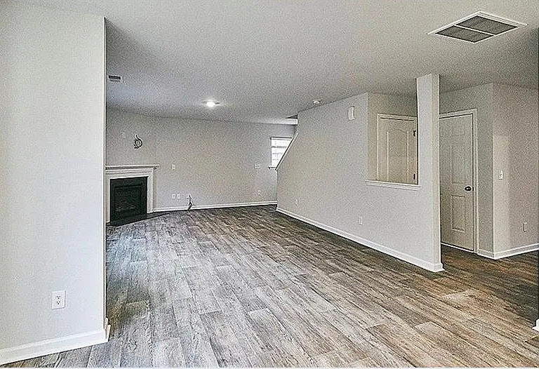 2025 Longshadow St — Photo 3