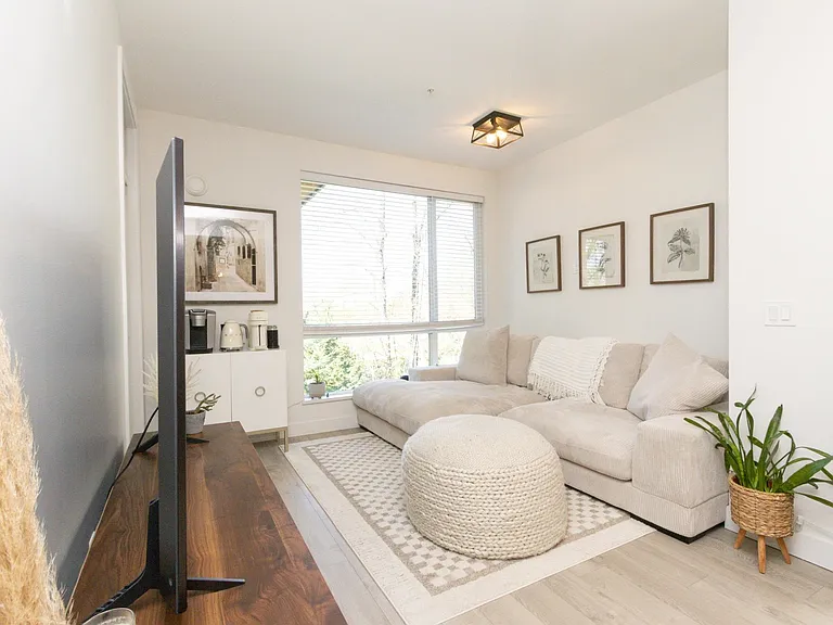 723 W 3rd St #429 — Photo 4