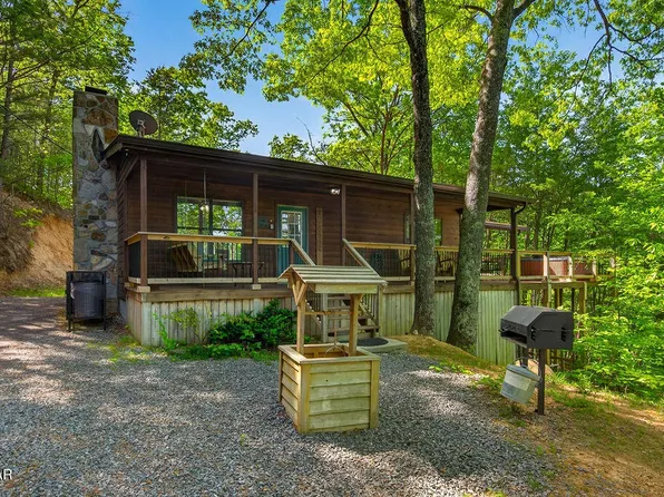 3430 Bear Mountain Ln, Sevierville, TN 37876