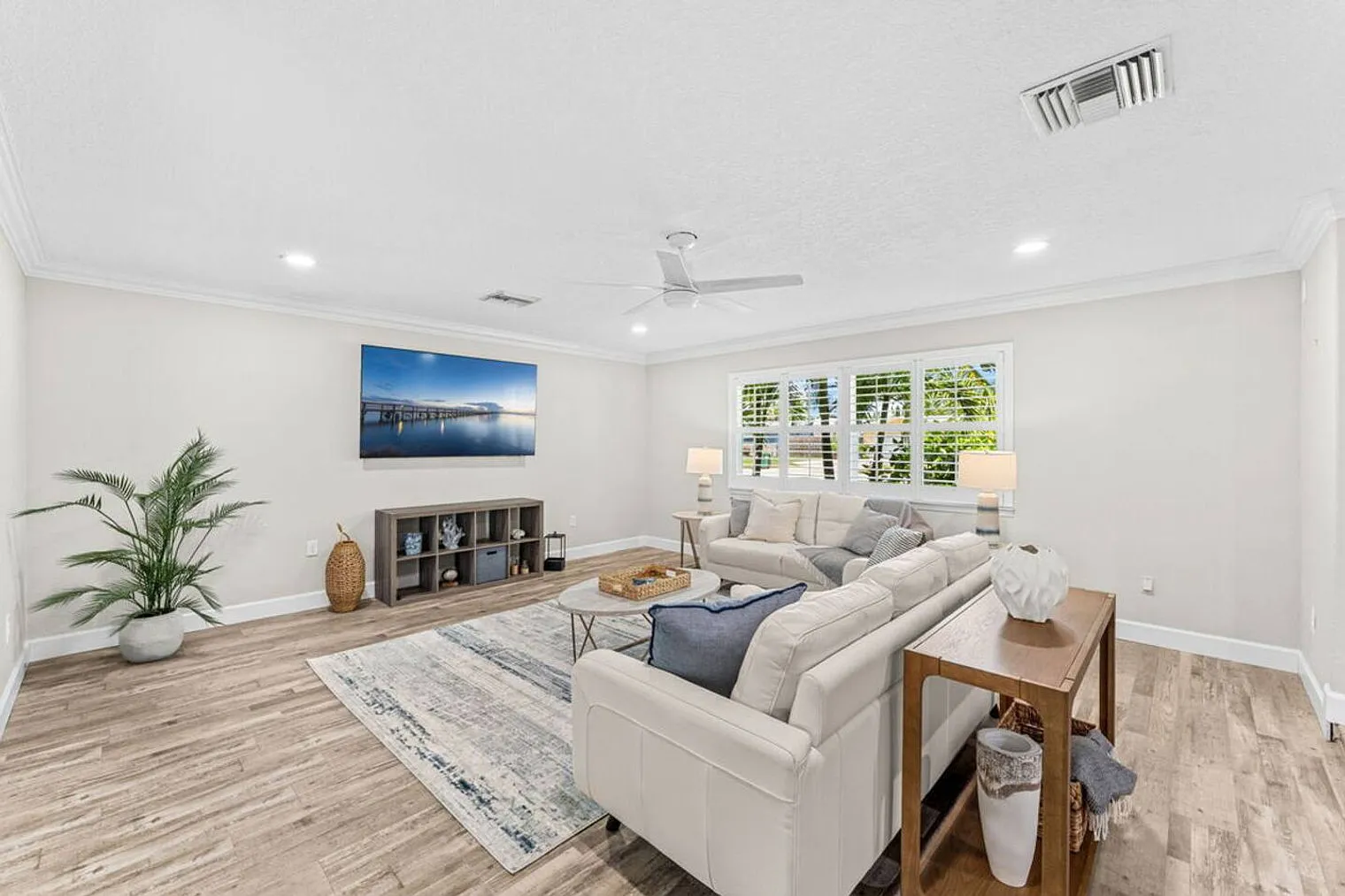 4 bed, 2.0 bath, 1872 sqft, $5,673 — Photo 4