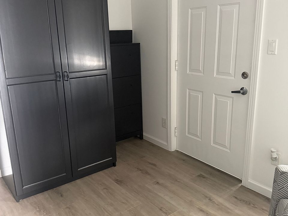 1st image of 7907 Louise Ave