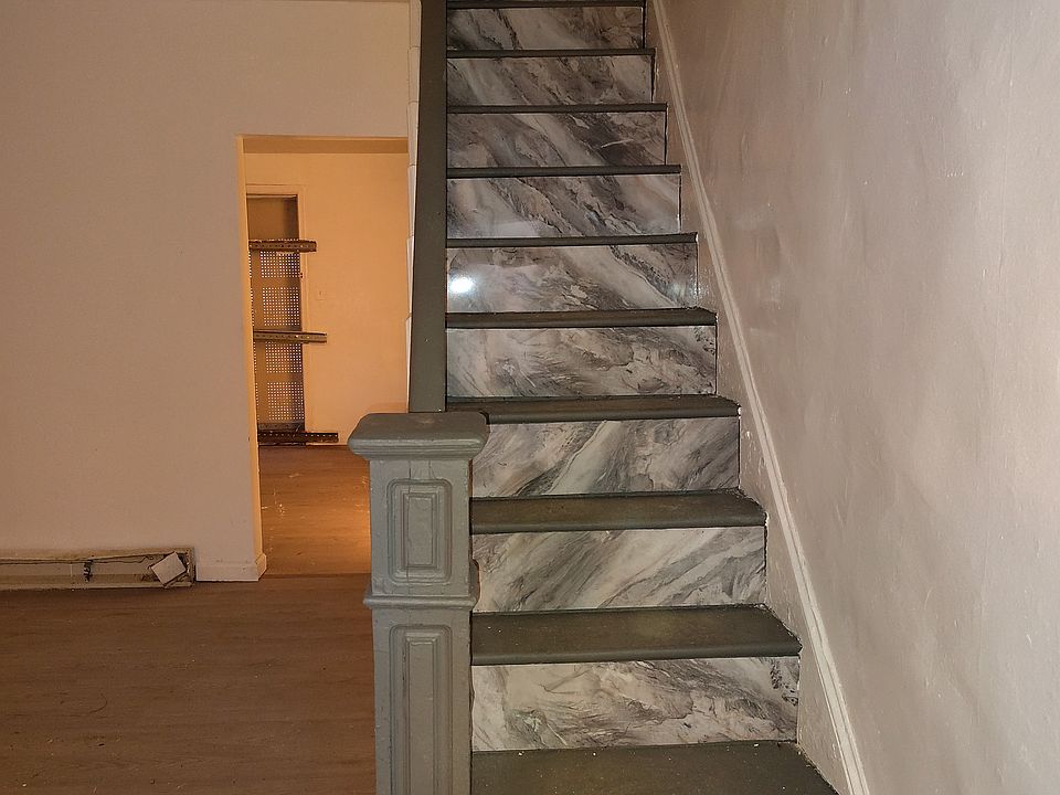 2nd image of 715 E Hilton St