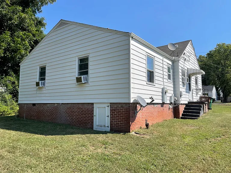 2918A & B Archdale Rd — Photo 26