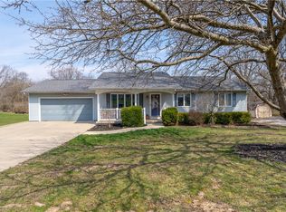 3860 E Skyline Dr, Decatur, IL 62521