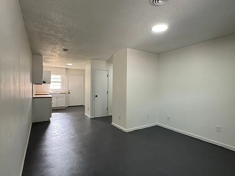 818 Taggart Ave #F — Photo 2