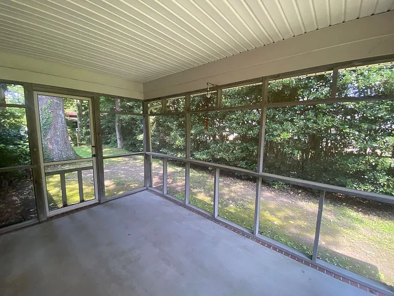2648 S Kings Rd — Photo 19