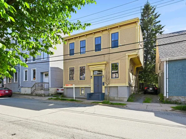 2048 Creighton St, Halifax, NS B3K 3R2