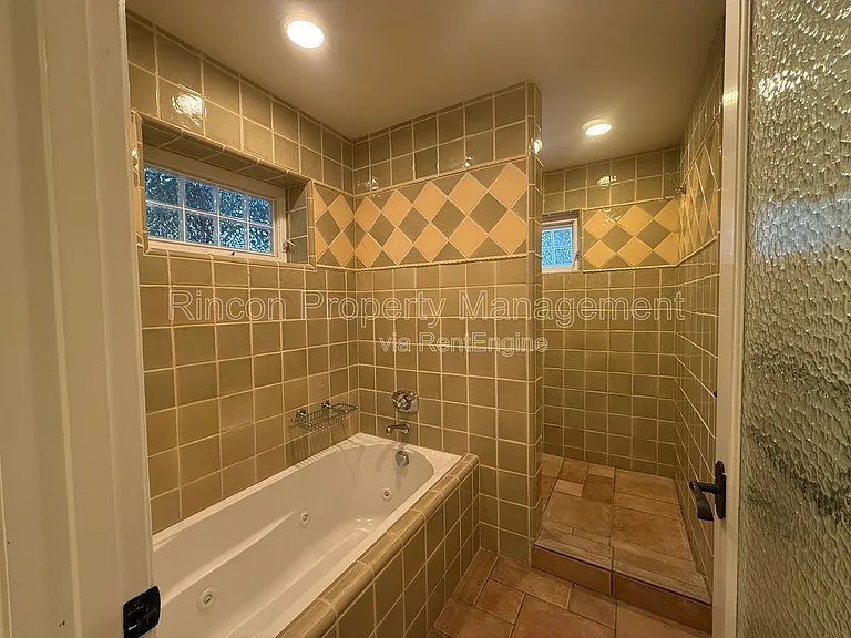 2166 Palomar Ave — Photo 22