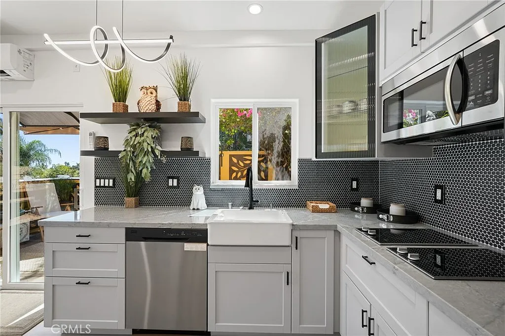 2 bed, 600 sqft, $3,750 — Photo 4