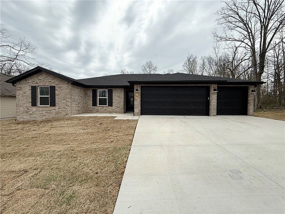1st image of 6 Salen Ln