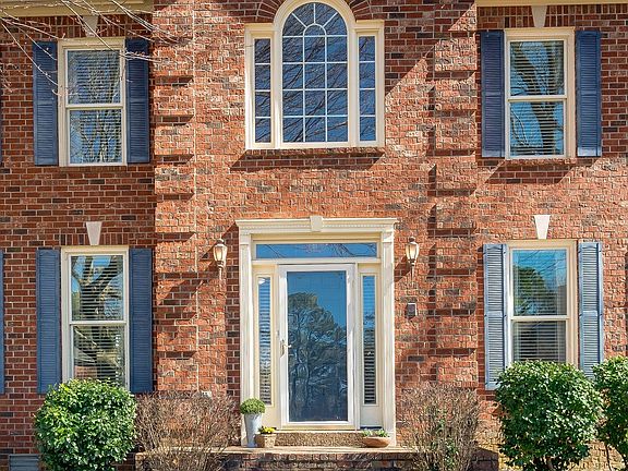 5th image of 114 Blenheim Cir