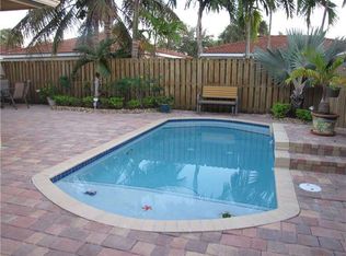 9122 NW 193rd St, Hialeah, FL 33018