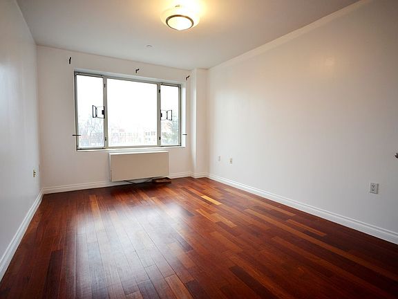 2nd image of 3085 Vernon Blvd #K3