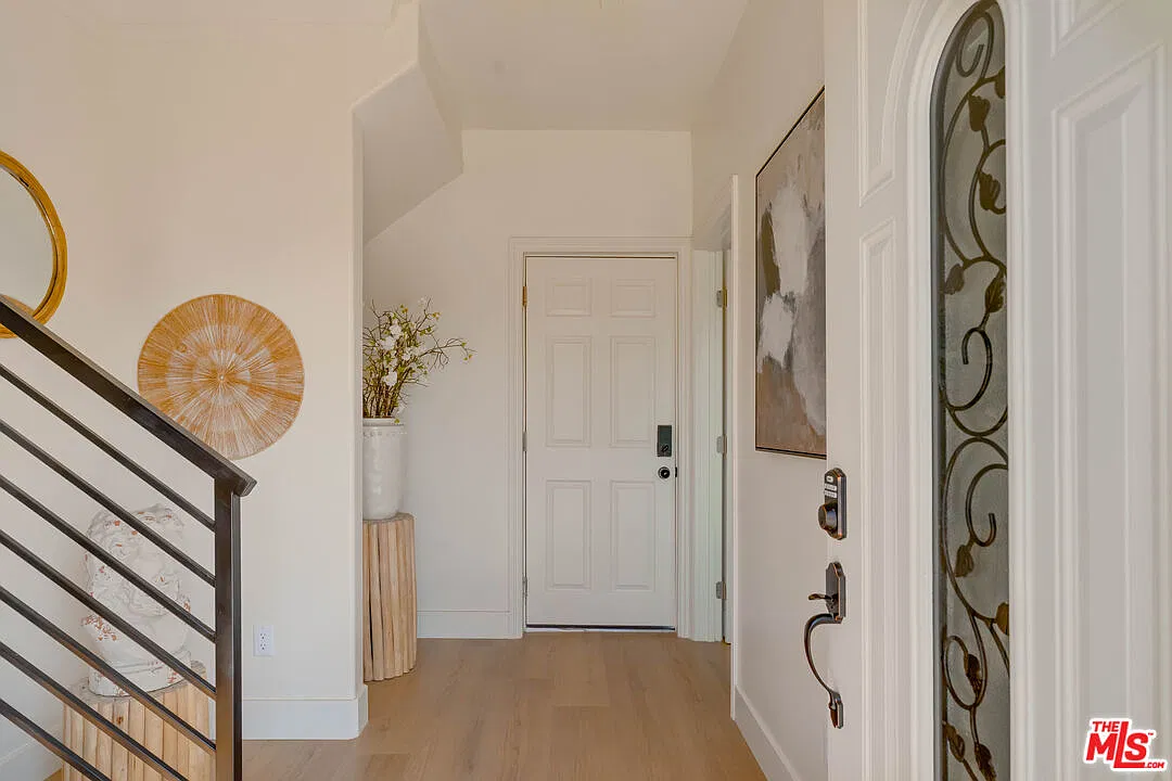 4 bed, 4.0 bath, 2001 sqft, $5,995 — Photo 2