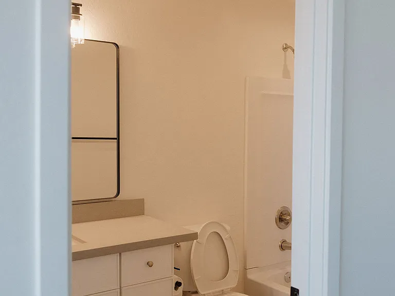 46 E 9th St S #1 — Photo 13