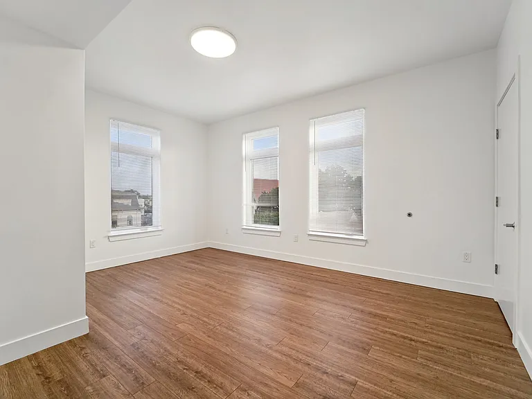 475 William St. — Photo 12