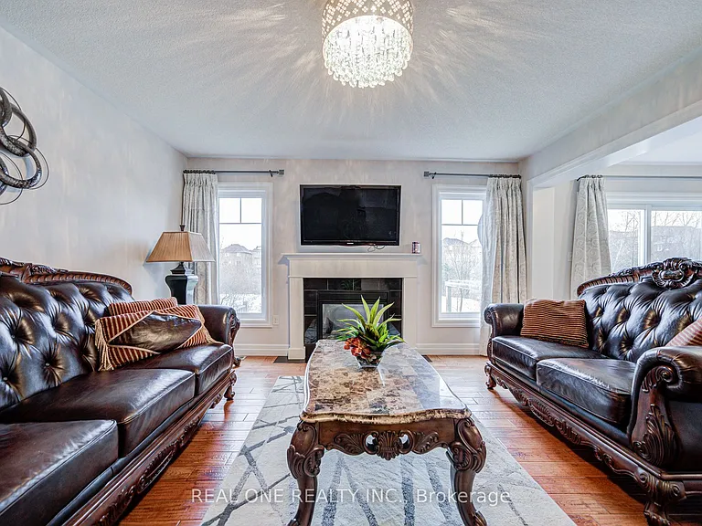 27 Cranston St #UPPER — Photo 7