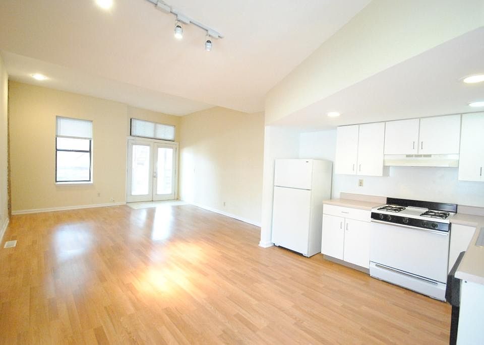 1st image of 1046 Russell Blvd