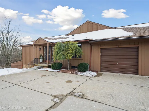 11952 Lexington Dr #1, South Lyon, MI 48178