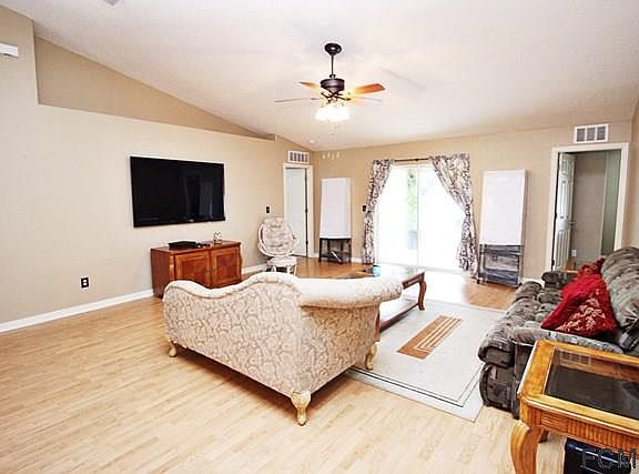 5th image of 33 Pine Brook Dr