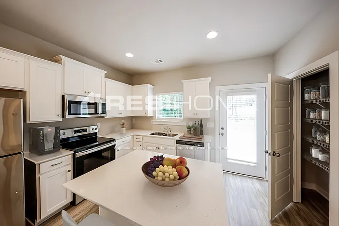10977 Woodland Dr — Photo 3