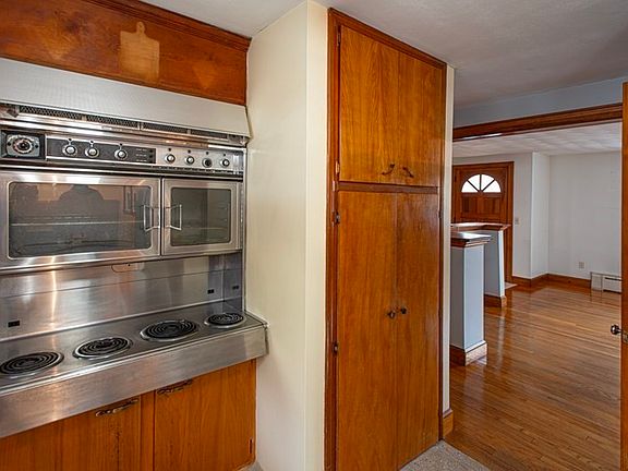 5th image of 149 Prospect St