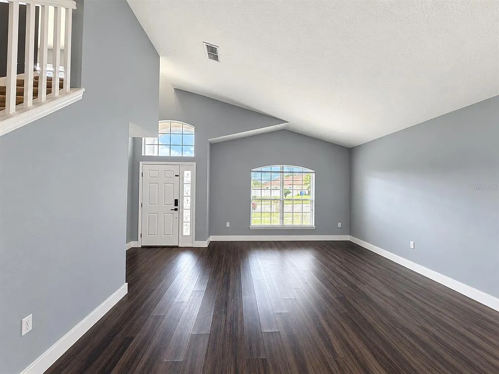 4 bed, 2.5 bath, 2813 sqft, $2,550 — Photo 2