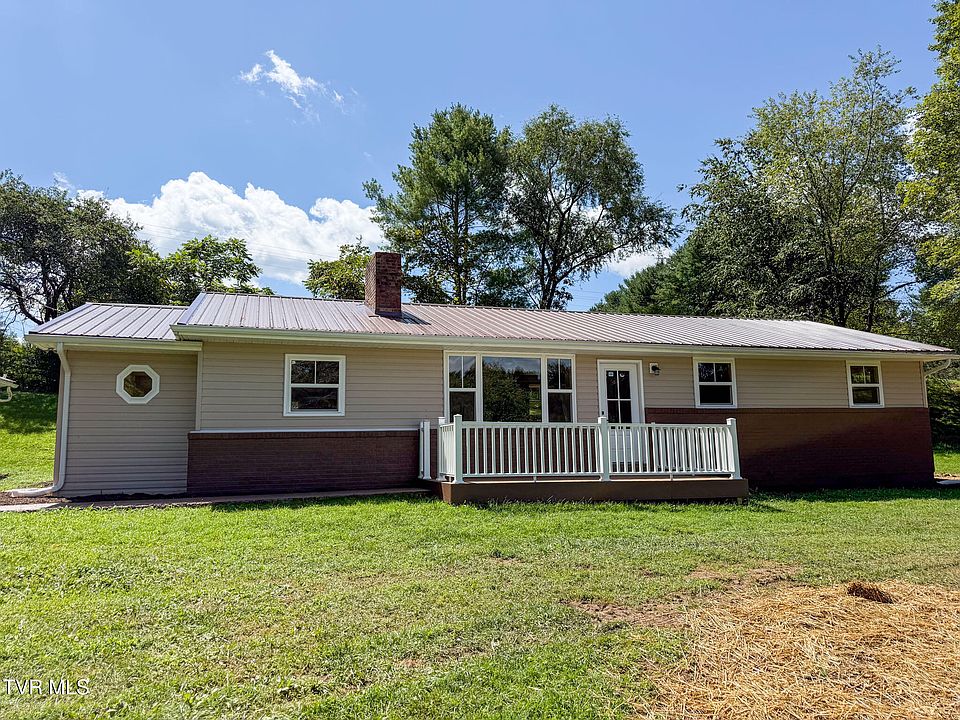 1st image of 240 Crestwood Dr