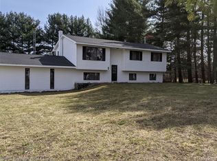 5640 Byron Rd, Howell, MI 48855