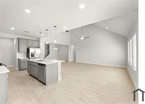 2138 Rhodora Ave — Photo 3