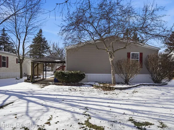 271 Lovell Ct, Flushing, MI 48433