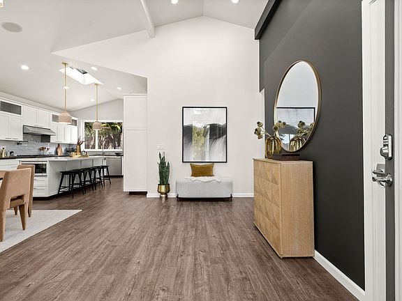 2nd image of 1471 Scenic Ave