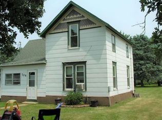 704 Woodland Ave, Riceville, IA 50466