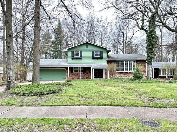 25027 Heather Ln, Richmond Heights, OH 44143