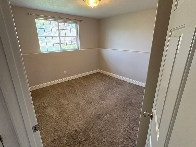 683 Wayne Ave — Photo 7