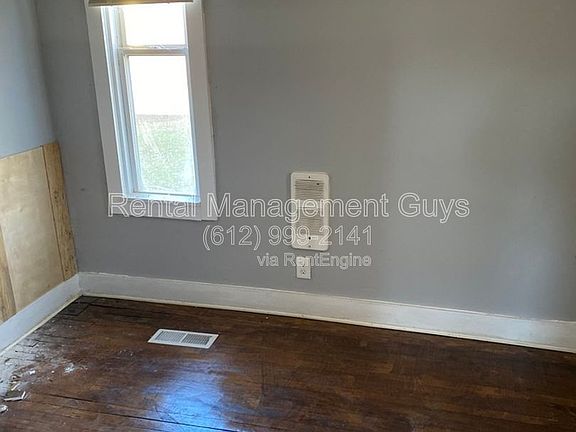 4th image of 2620 Emerson Ave N #1