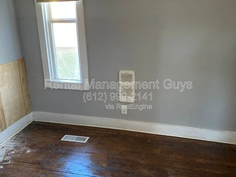 2620 Emerson Ave N #1 — Photo 4