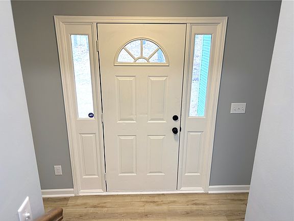 4th image of 370 Lee Road 220