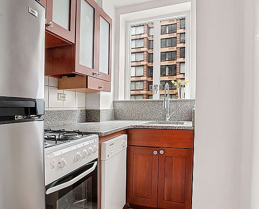 5th image of 200 W 20th St APT 405