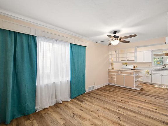 5th image of 475 Beechwood Dr