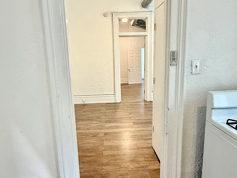 206 E 8th St #2 — Photo 5