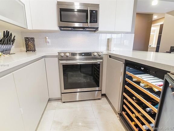 5th image of 18021 Biscayne Blvd APT 404