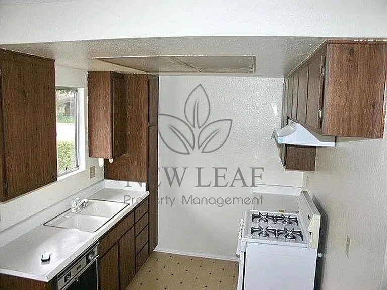 3054 Gladstone St #4 — Photo 10