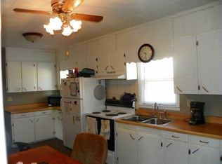 321 S Walnut St, North English, IA 52316