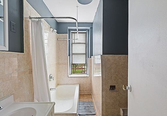 4th image of 1632 Madison Ave #2J