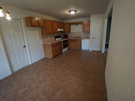 5th image of 2205 Meadowlark Ln