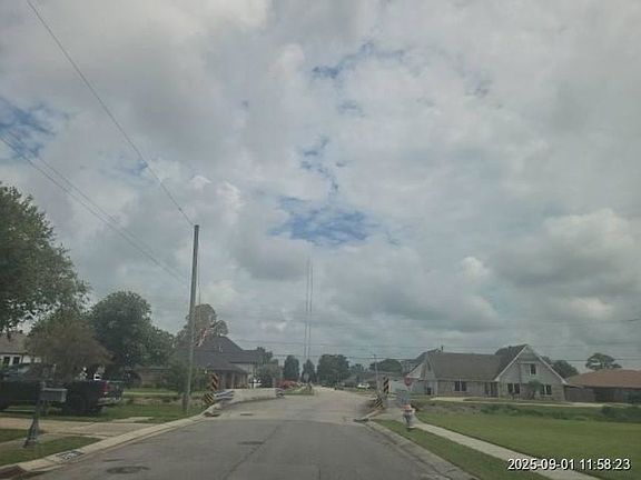 Exterior Neighborhood (street photo)