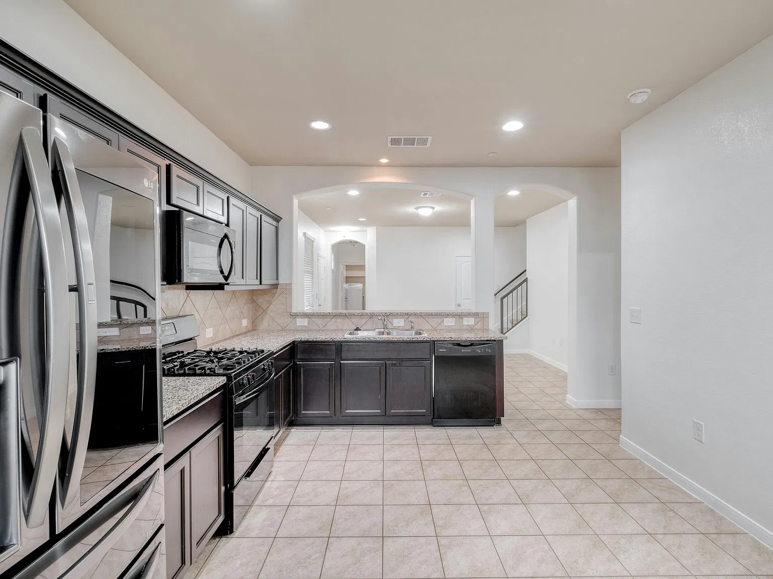 4 bed, 2.5 bath, 2102 sqft, $1,795 — Photo 1