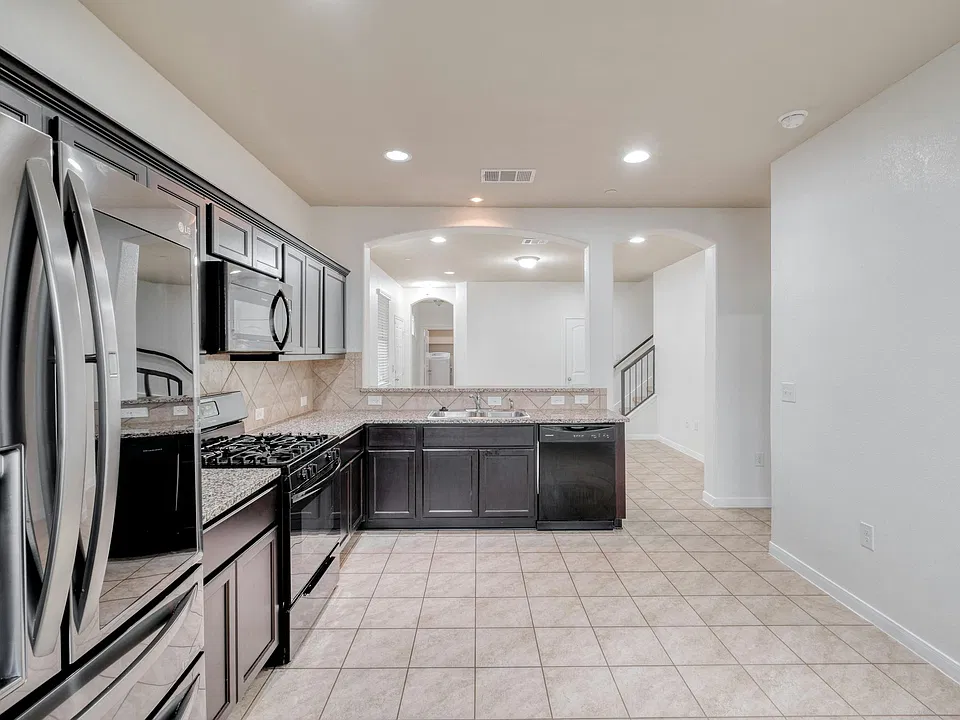 2880 Donnell Dr #204